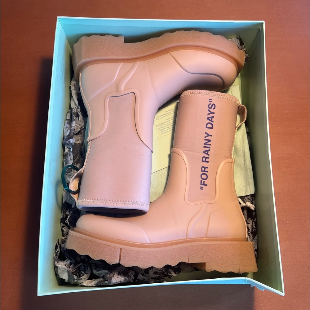 Off White -NUDE SPONGE 'FOR RAINY DAYS' RAIN BOOTS